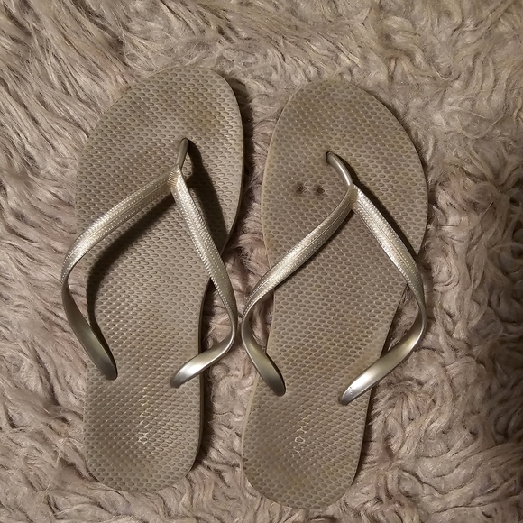 Stylish Women's Flip Flops - Leopard, Tan, and Brown - Picture 4 of 6